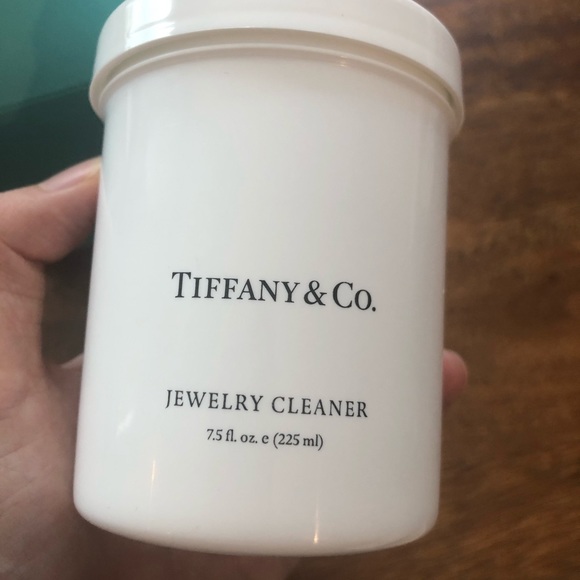 Tiffany Jewelry Cleaner | 7.5 ounce (225ml) - Picture 2 of 5